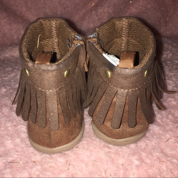Toddler size 5 boots and sandals - Picture 3 of 8